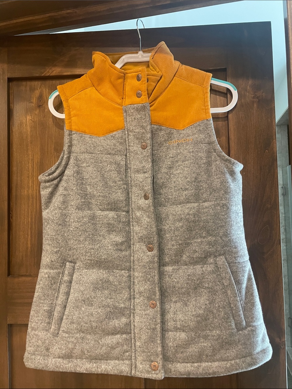 Women’s Cinch size medium vest